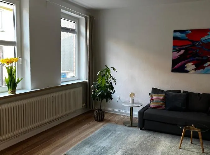 Grosszuegige 3-Zimmer Altbauwohnung