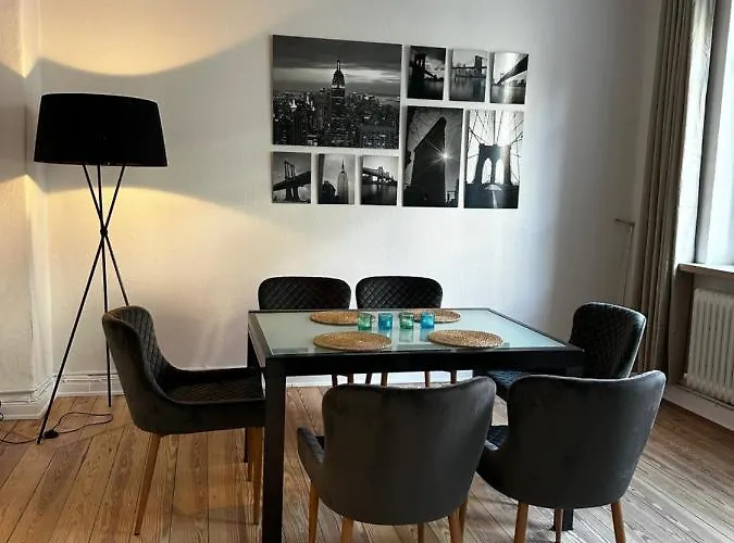 Grosszuegige 3-Zimmer Altbauwohnung