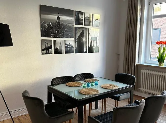 Grosszuegige 3-Zimmer Altbauwohnung