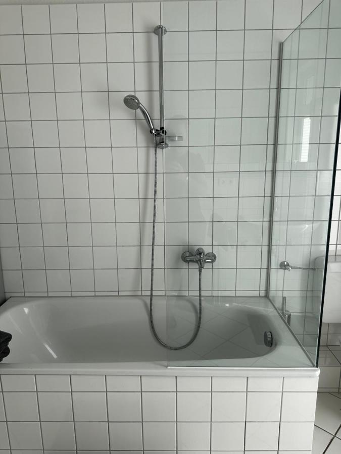 Grosszuegige 3-zimmer Altbauwohnung Apartment