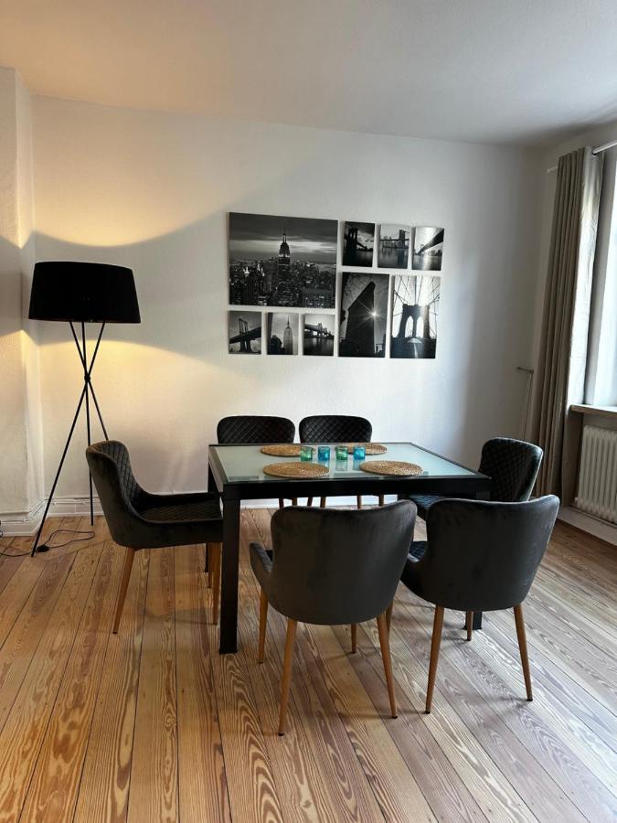 Grosszuegige 3-zimmer Altbauwohnung Apartment Kiel