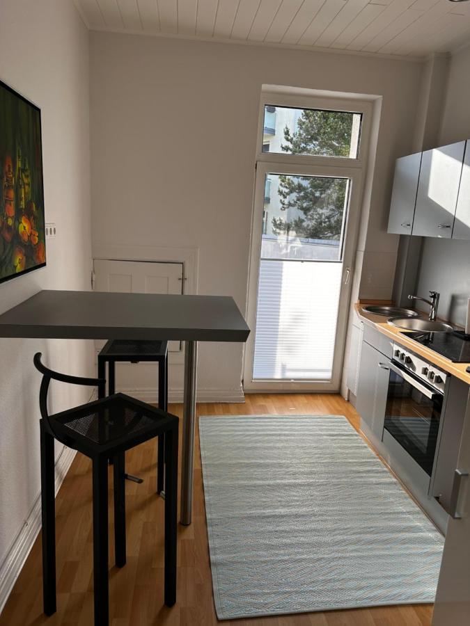 Grosszuegige 3-zimmer Altbauwohnung Apartment