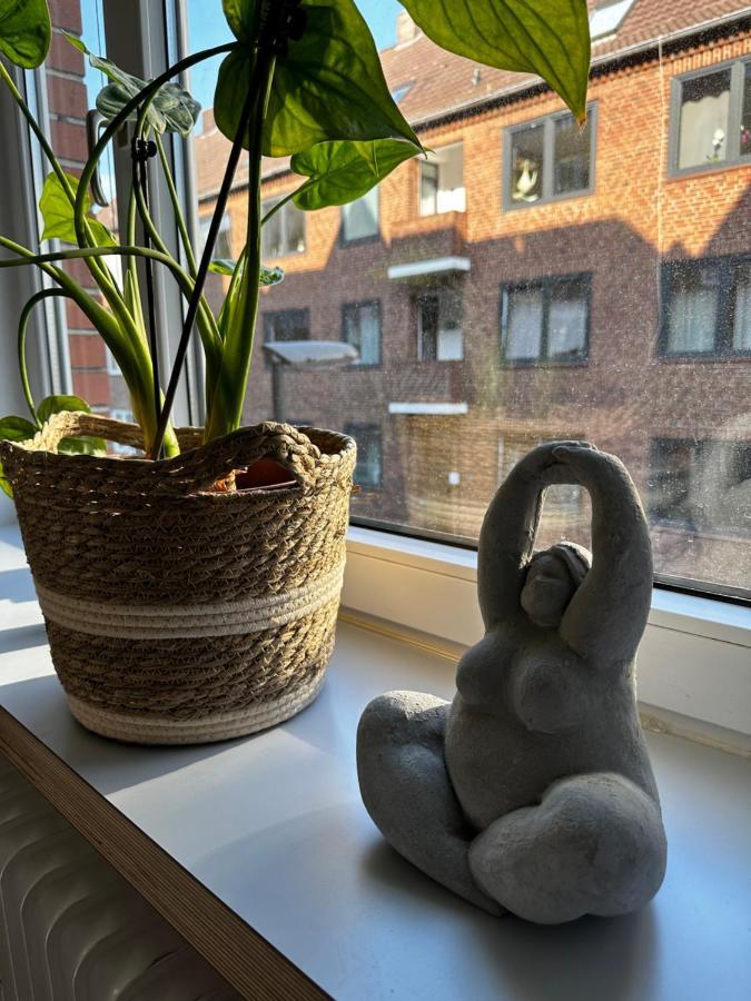 Grosszuegige 3-zimmer Altbauwohnung Apartment *